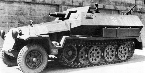 Schtzenpanzerwagen7.5cmKwK37b600x302.jpg