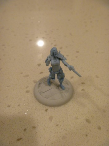 The Etoiles Mortant beforealtering. Her Punisher short sword is held forward aggressively.