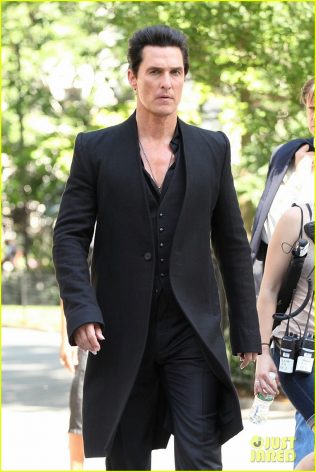 matthew-mcconaughey-long-nails-dark-tower-set-02