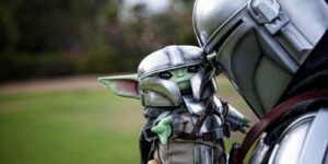 Cosplay: ‘The Mandalorian’ – This Father and Child is the Way
