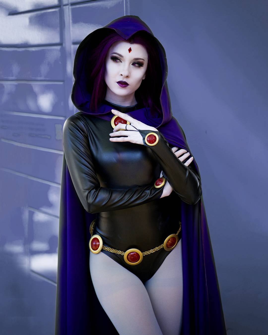 Cosplay: 'Teen Titan's Raven Cosplay Brings all the Dark Power - Bell of  Lost Souls