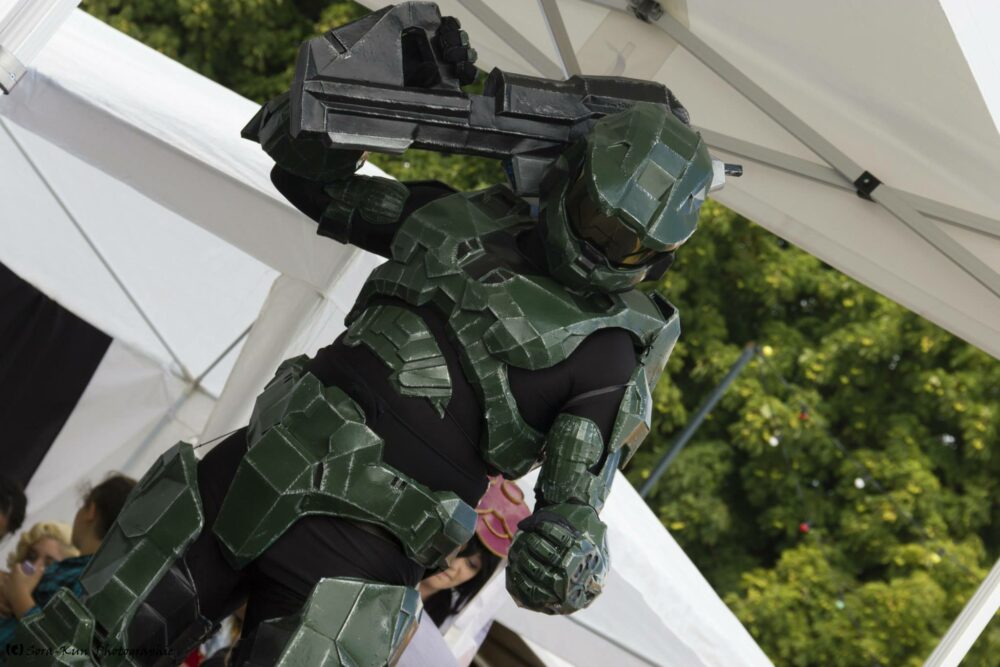 Halo's Master Chief Cosplay Needs a Weapon - Bell of Lost Souls