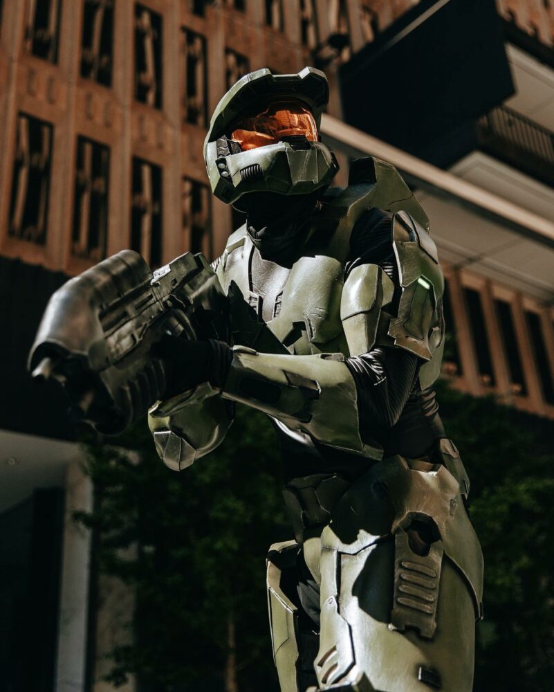 'Halo's Master Chief Cosplay Needs a Weapon - Bell of Lost Souls