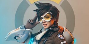 Don’t Blink or You’ll Miss These ‘Overwatch 2’ Tracer Cosplays!