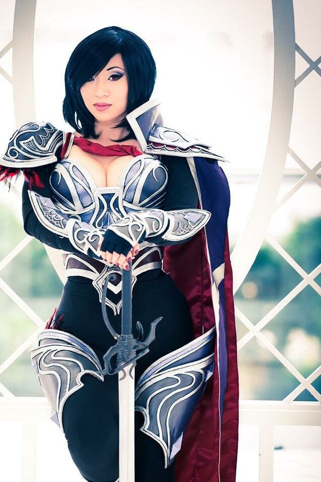 League of Legends Fiora cosplay with permission by Yaya Han, for the Reader's Choice Video Game Cosplays of 2023